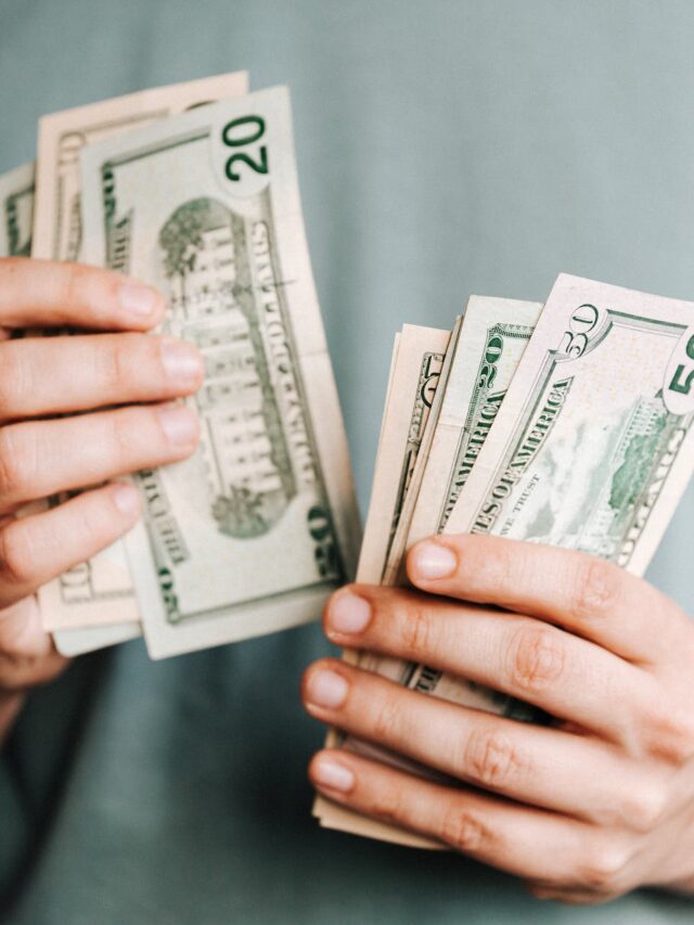 7 Things You Should Only Pay For With Cash